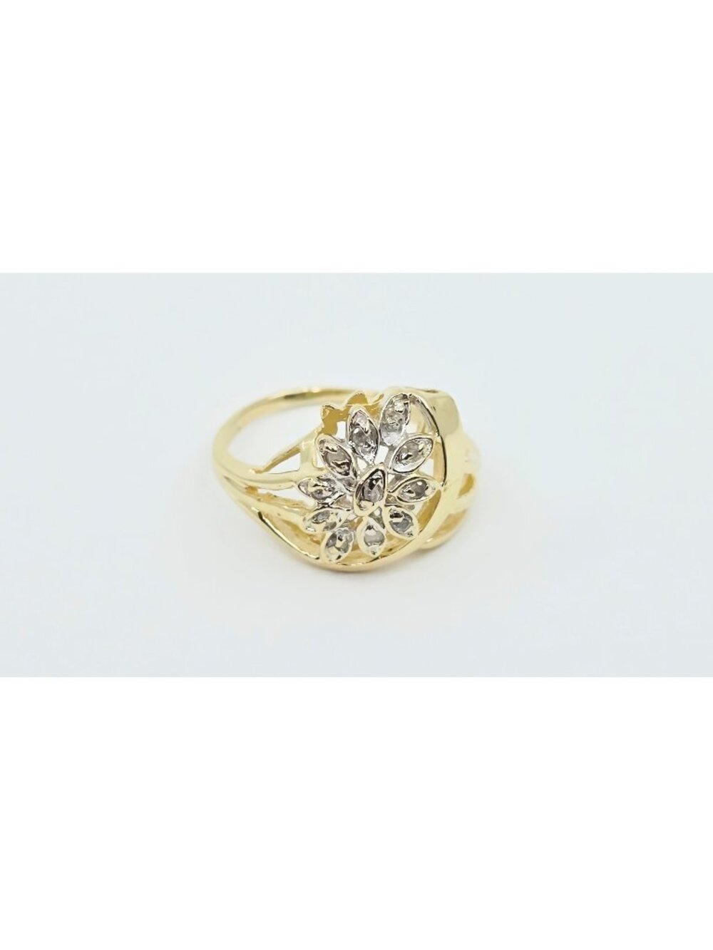 Beautiful 14K Karat Solid Yellow Gold Designer Diamond Flower Ring - Size 5.25